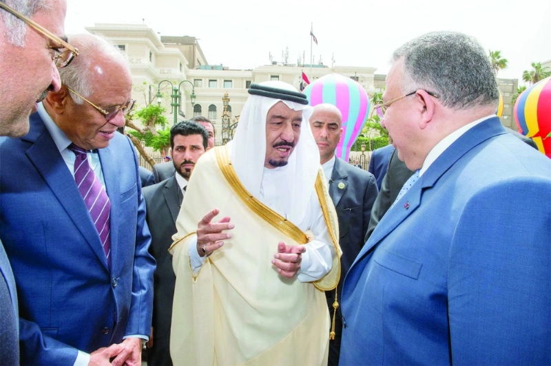 خادم الحرمين متحدثا لعدد من النواب