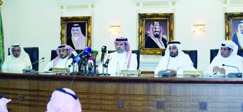 عبدالله بن مساعد خلال المؤتمر الصحفي أمس (واس)