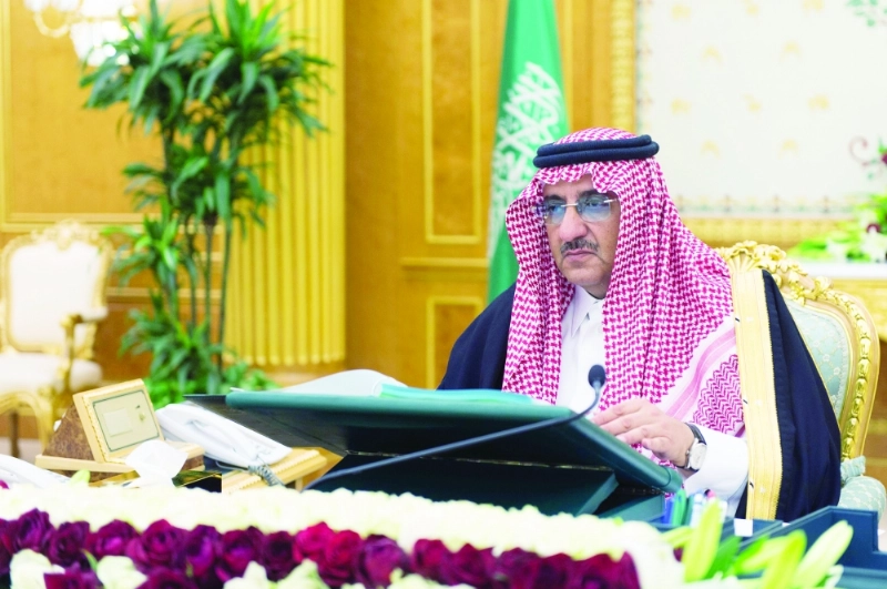 نائب خادم الحرمين الشريفين لدى ترؤسه مجلس الوزراء بالرياض أمس (واس)