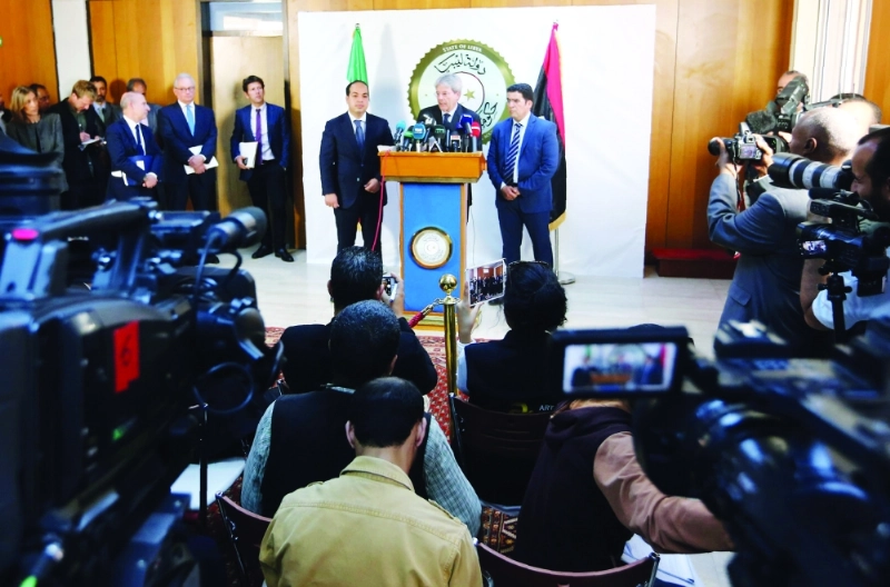 وزير الخارجية الإيطالي في مؤتمر صحفي بطرابلس (أ ف ب)
