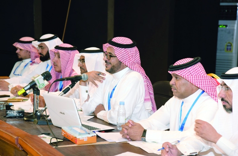 أعضاء المجلس البلدي خلال لقاء المواطنين (مكة)