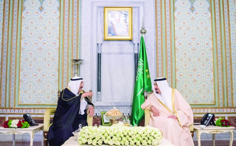 الملك سلمان يلتقي أمير الكويت بإسطنبول