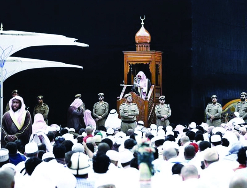 صالح بن حميد يخطب في المصلين (واس)