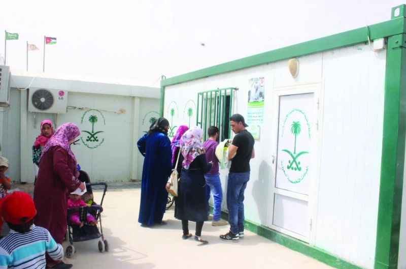 عيادة سعودية تقدم خدماتها للاجئين في الزعتري (واس)