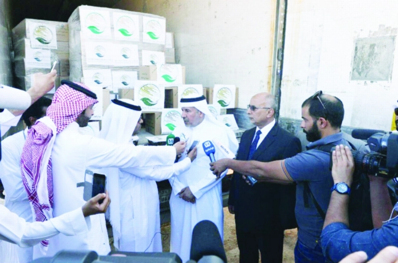 الربيعة يتحدث للإعلاميين بالرياض أمس (واس)