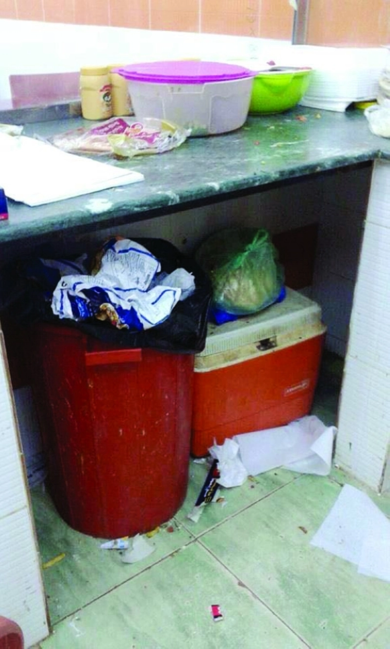 من المخالفات الصحية في المحال (مكة)