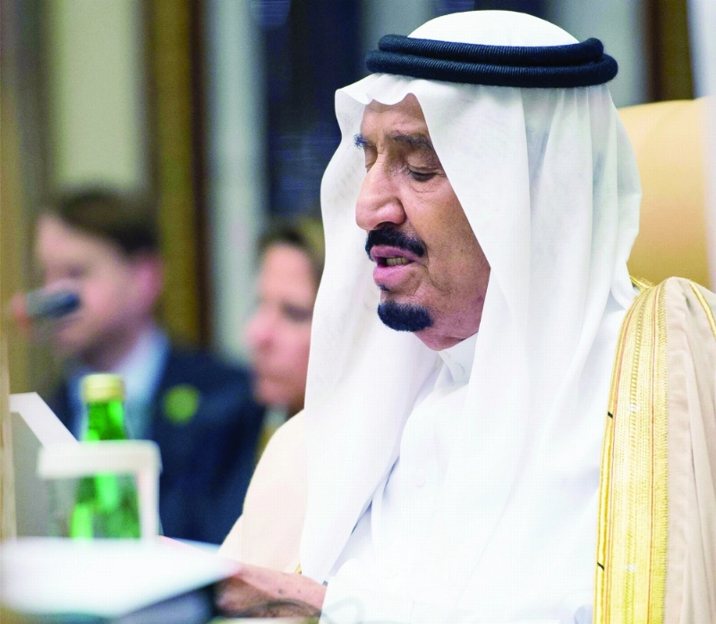 الملك سلمان متحدثا في ختام القمة بالرياض (واس)