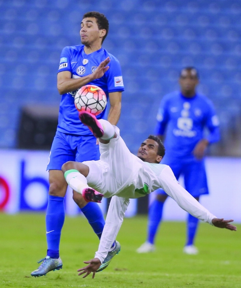 وليد باخشوين في مباراة سابقة لفريقه أمام الهلال (مكة)