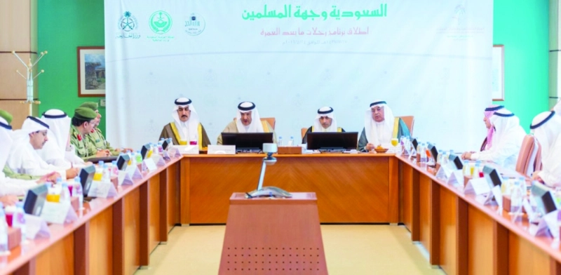 سلطان بن سلمان مترئسا الاجتماع (واس)