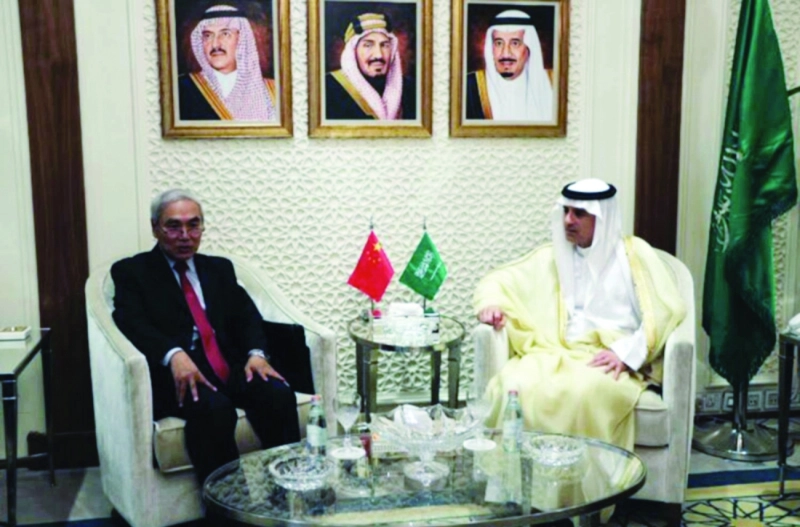 عادل الجبير مستقبلا تشاي شاو يان في الرياض أمس (واس)