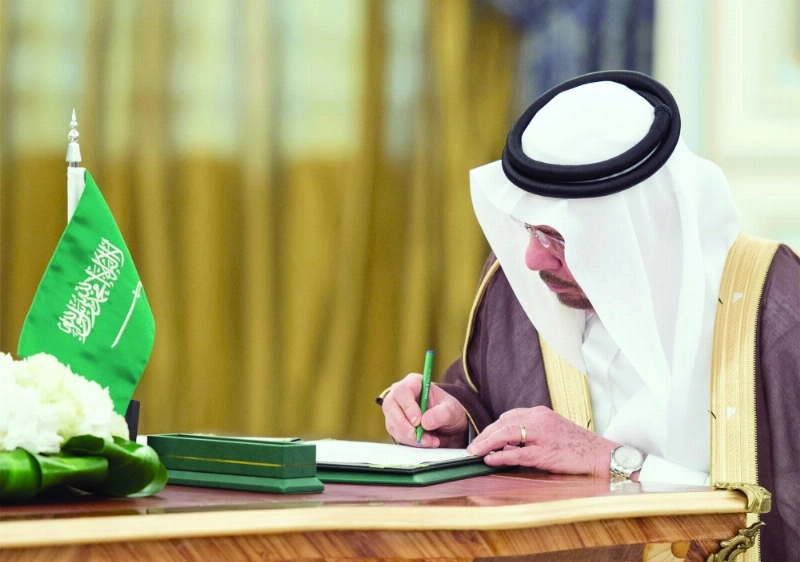 نزار مدني لدى التوقيع على محضر إنشاء مجلس التنسيق السعودي الأردني