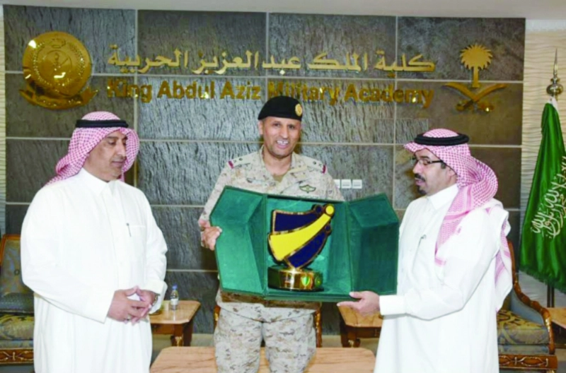 عبدالإله الشريف مقدما عضوية سفير نبراس لظافر الشهري (مكة)