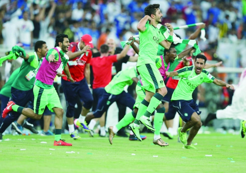 فرحة لاعبي الأهلي بتحقيق بطولة الدوري (مكة)