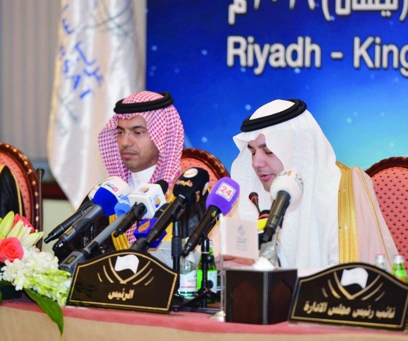 عادل الطريفي مخاطبا الجمعية العومية أمس (واس)