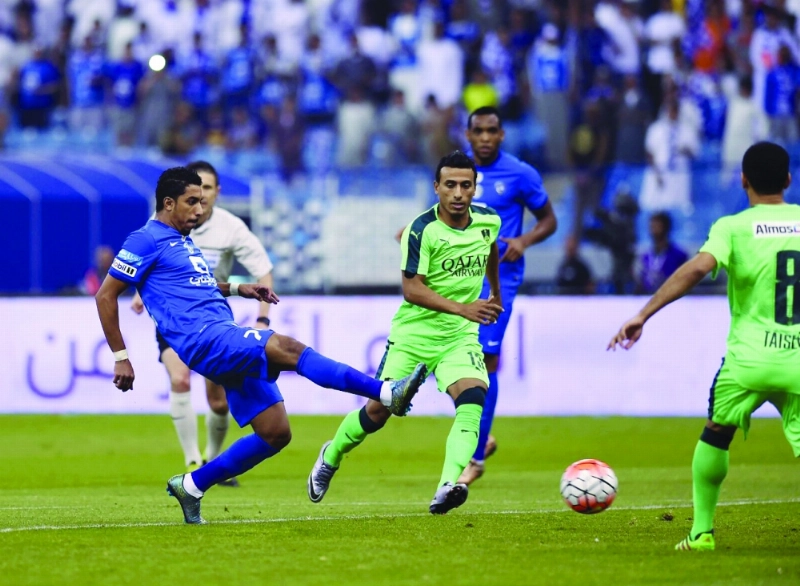 من مباراة الهلال والأهلي أمس الأول في نصف نهائي كأس الملك (مكة)
