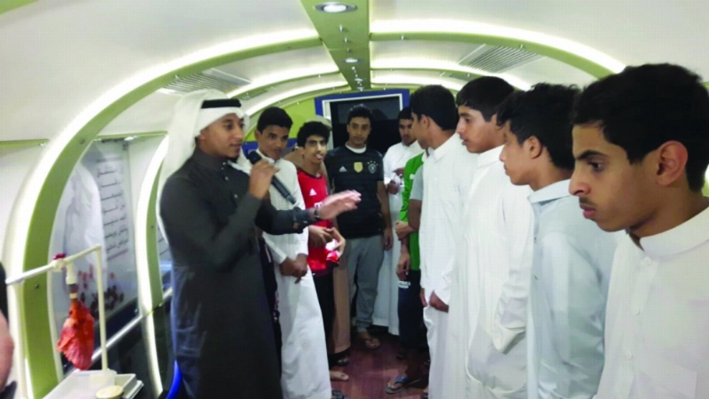 شباب داخل عيادة كفى (مكة)