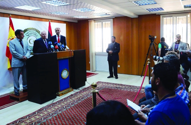 وزير خارجية إسبانيا في مؤتمر صحفي بالعاصمة طرابلس (أ ف ب)