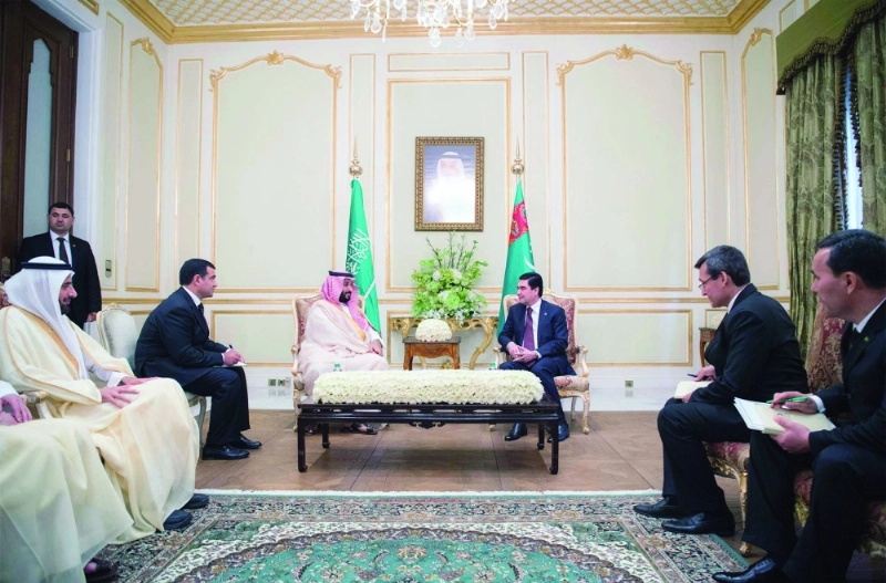 الأمير محمد بن سلمان خلال لقائه قربان محمدوف أمس في الرياض (واس)