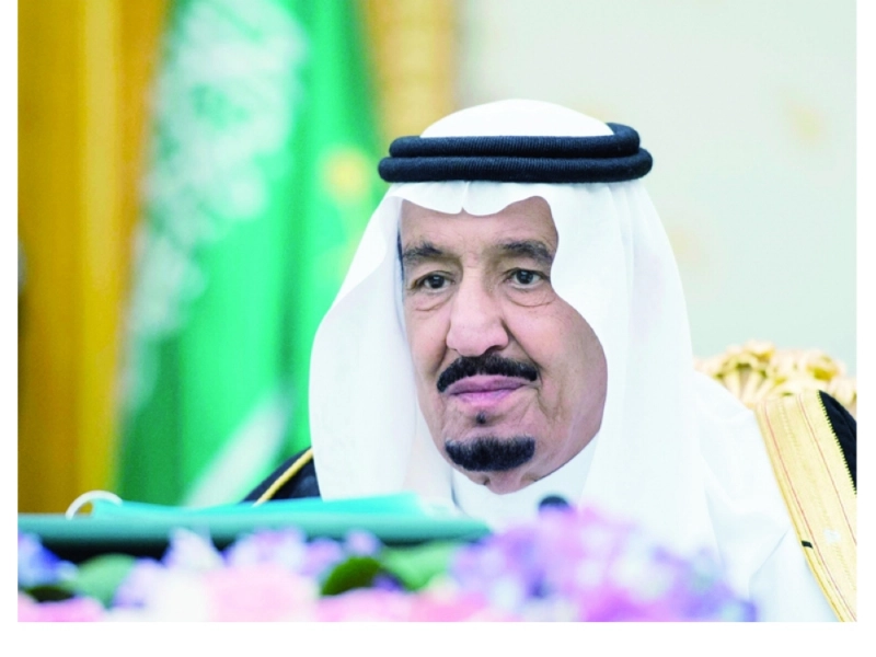 الملك سلمان مترئسا جلسة مجلس الوزراء أمس في قصر اليمامة بالرياض (واس)