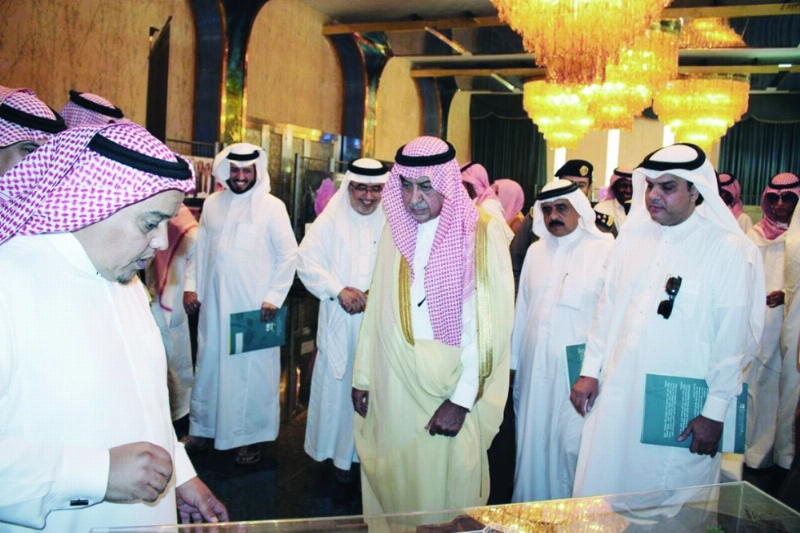 المشاركون بحفل تدشين المشروعات (مكة)