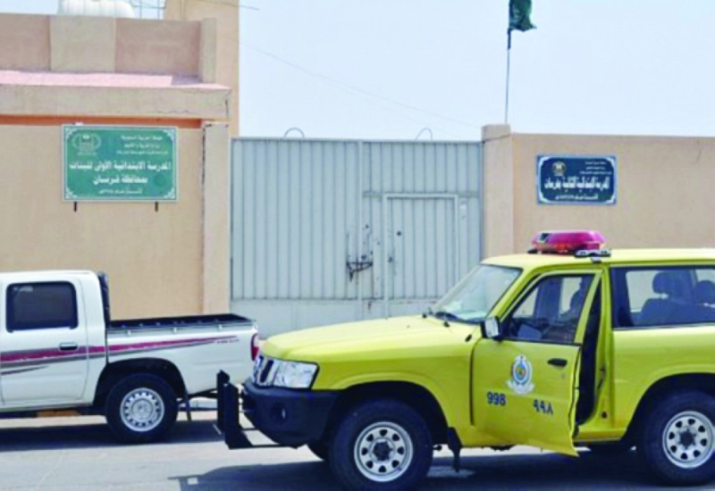 إحدى فرق الدفاع المدني تباشر بلاغا في مدرسة (مكة)