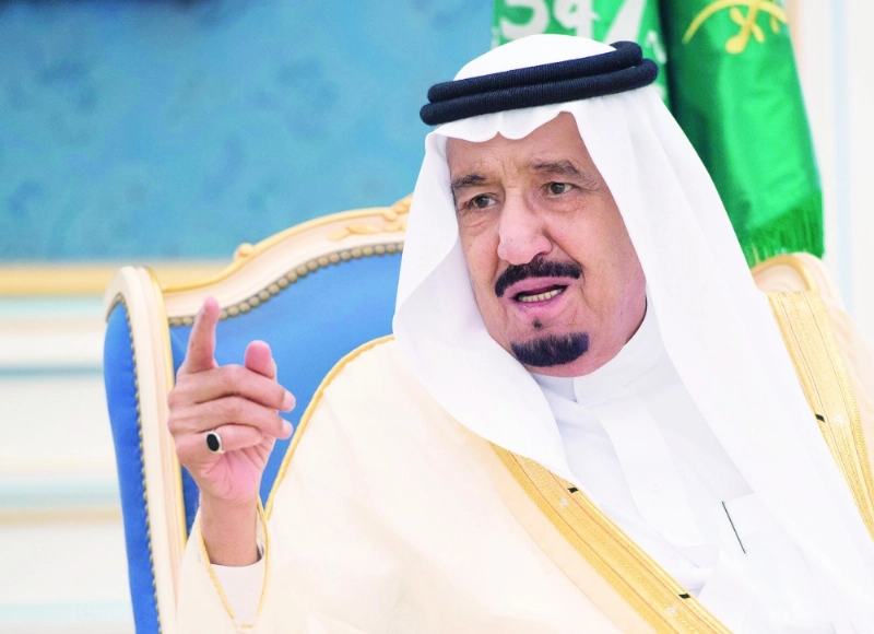 الملك سلمان متحدثا إلى الأمراء والعلماء وجموع المواطنين