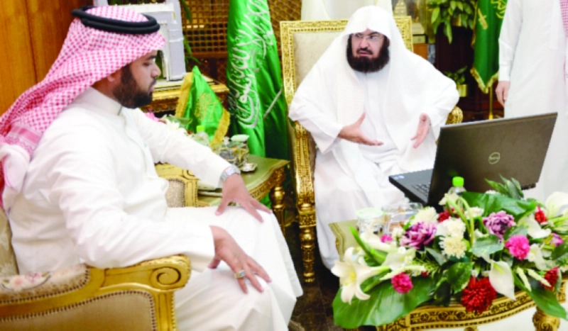 عبدالرحمن السديس يدشن خدمة التصاريح الالكترونية (مكة)