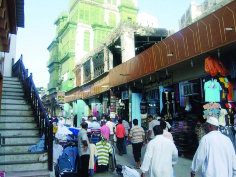عمالة في أحد أسواق جدة التاريخية (مكة)