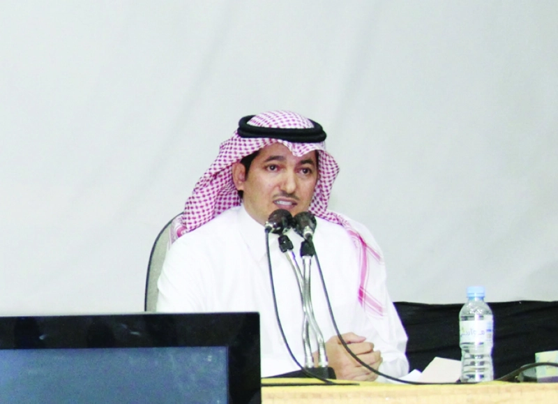 محمد السلمي متحدثا في المحاضرة (مكة)