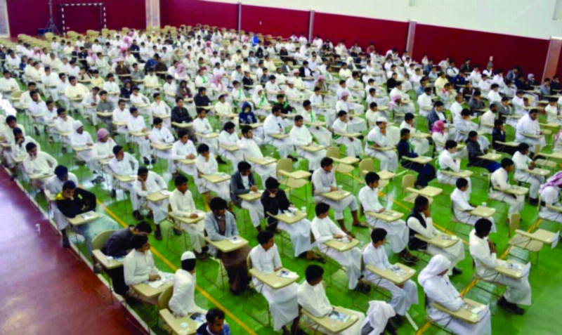 طلاب خلال أداء أحد الاختبارات (مكة)