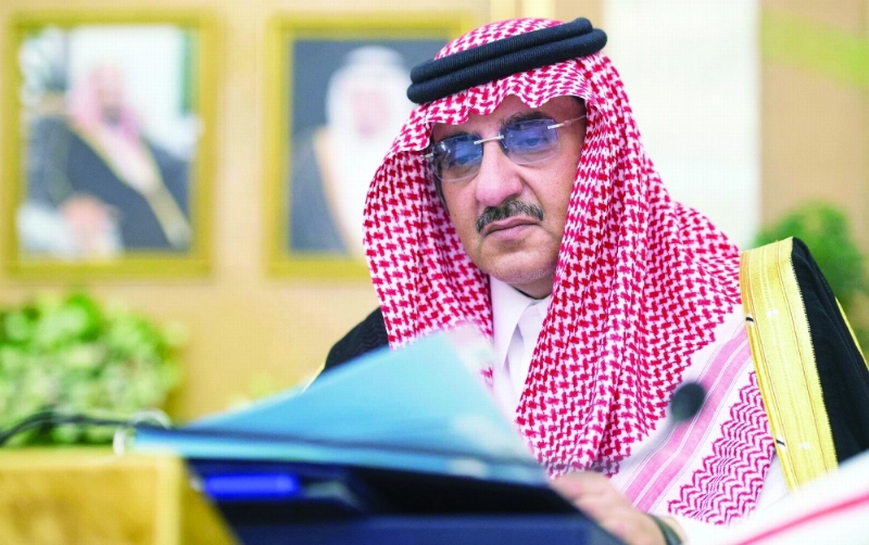 الأمير محمد بن نايف خلال الجلسة