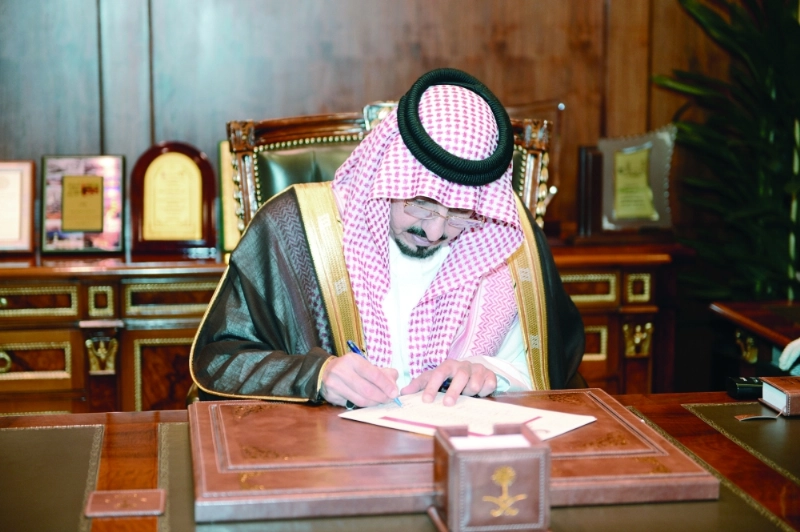 فيصل بن خالد أثناء اعتماد أسماء الفائزين بالجائزة (مكة)
