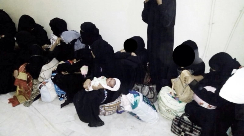 عاملات هاربات من كفلائهن خلال ضبطهن في وقت سابق (مكة)