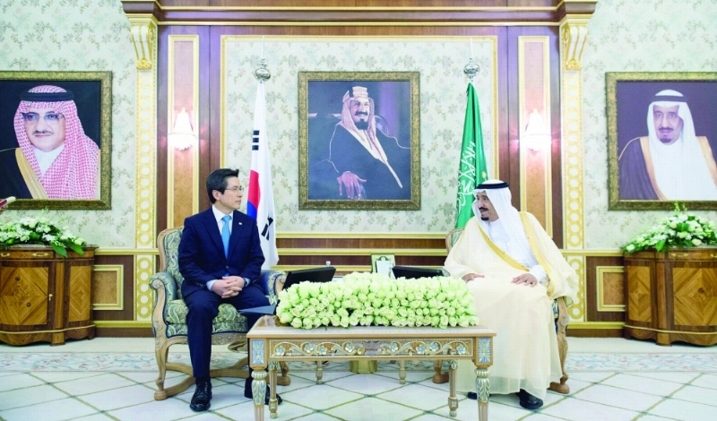 .. وخلال جلسة المباحثات