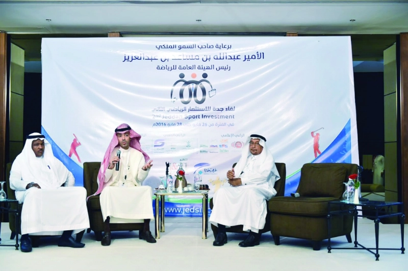 خالد أبوراشد متحدثا في لقاء جدة للاستثمار الرياضي أمس (مكة)