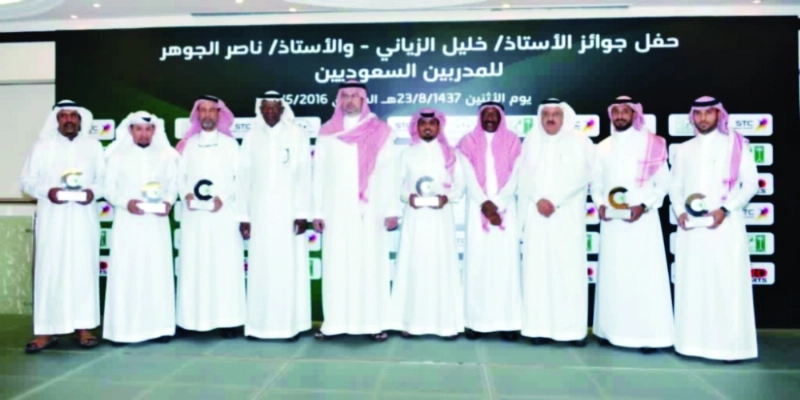 عبدالله بن مساعد يتوسط الفائزين (مكة)