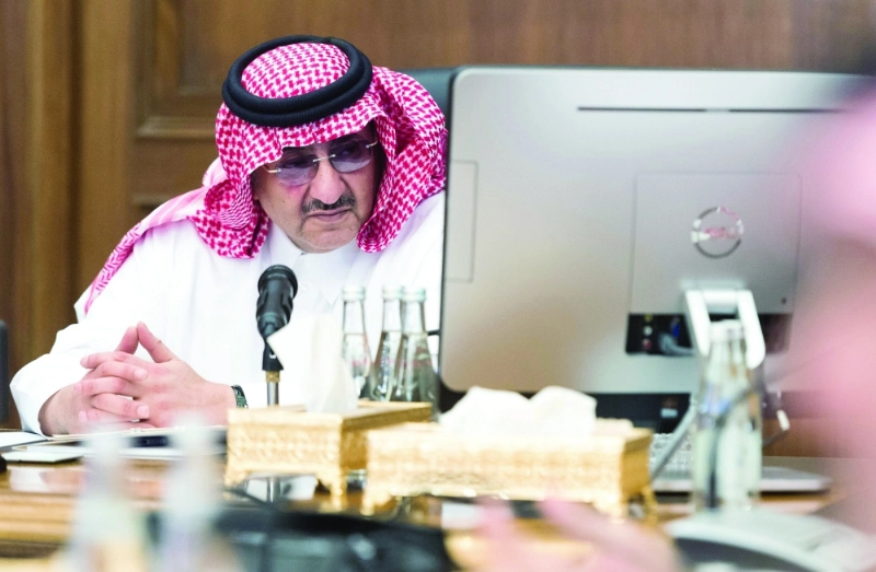 ولي العهد مدشنا مشروع الوسائط البحرية أمس (واس)
