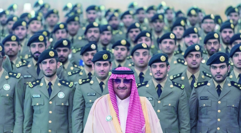 الأمير محمد بن نايف والخريجون في جماعية (واس)