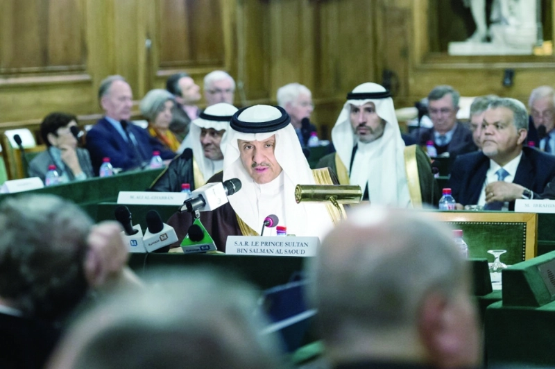 سلطان بن سلمان أثناء حديثه في الأكاديمية (واس )