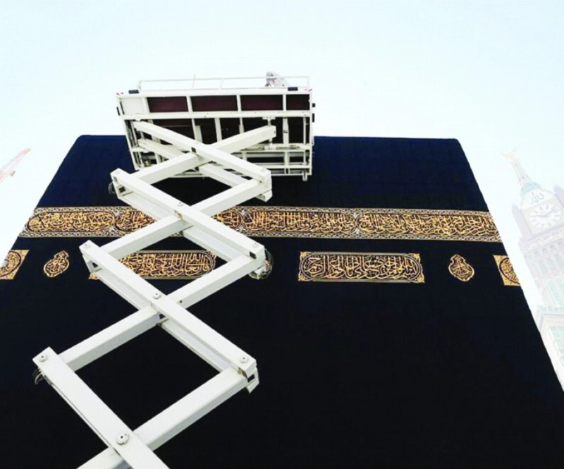 من عمليات تنظيف كسوة الكعبة (مكة)