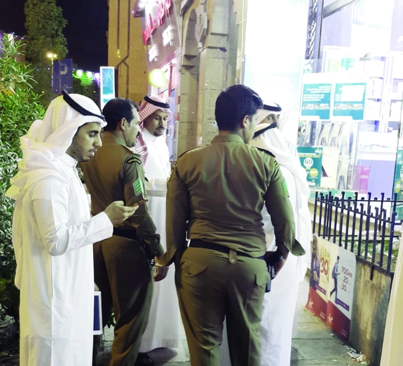 الفرق التفتيشية خلال الجولات الميدانية (ياسر بخش)