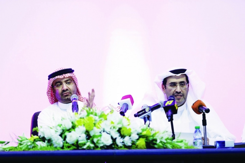 البلوي متحدثا في المؤتمر الصحفي الأخير (موقع نادي الاتحاد)
