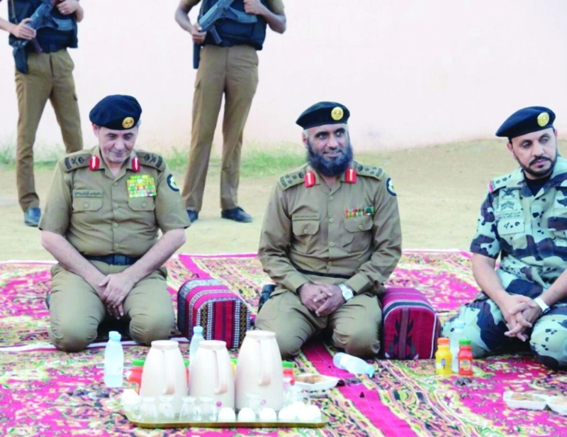 جانب من الإفطار الجماعي مع المرابطين أمس (واس)