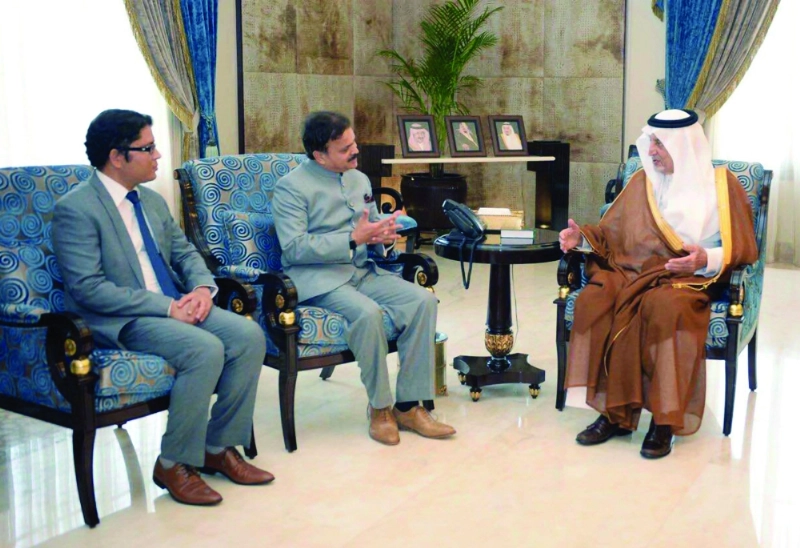 خالد الفيصل خلال استقباله السفير الهندي (واس)