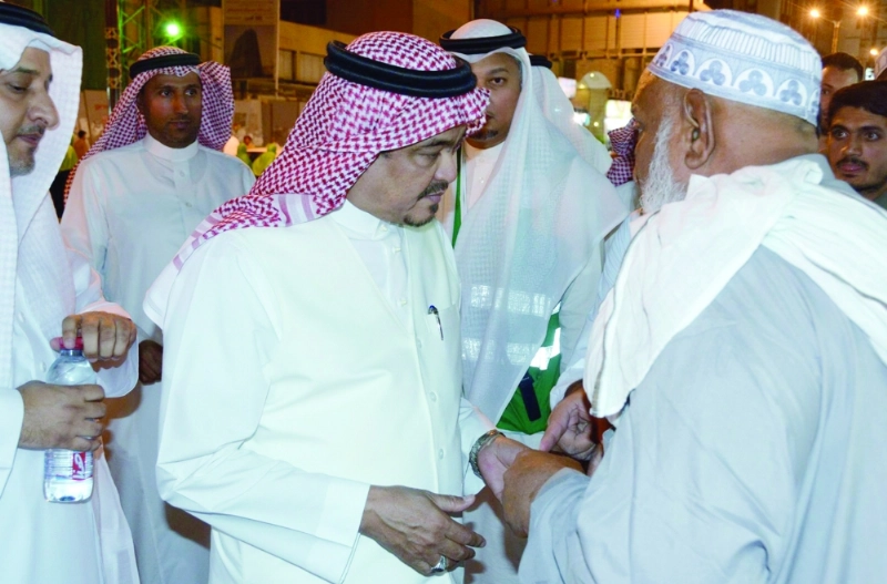 محمد بنتن يقف على خدمات العمرة (واس)