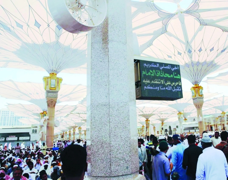 شاشات الكترونية لإرشاد المصلين في المسجد النبوي (واس)
