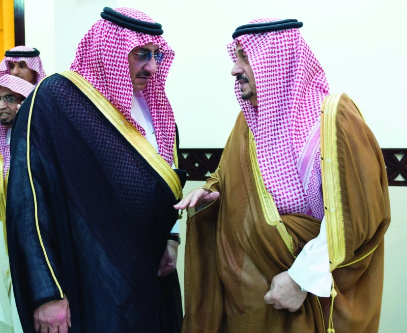 الأمير محمد بن نايف في حديث مع أمير الرياض