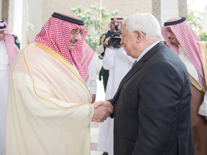 لأمير محمد بن نايف في حديث مع محمود عباس خلال اللقاء