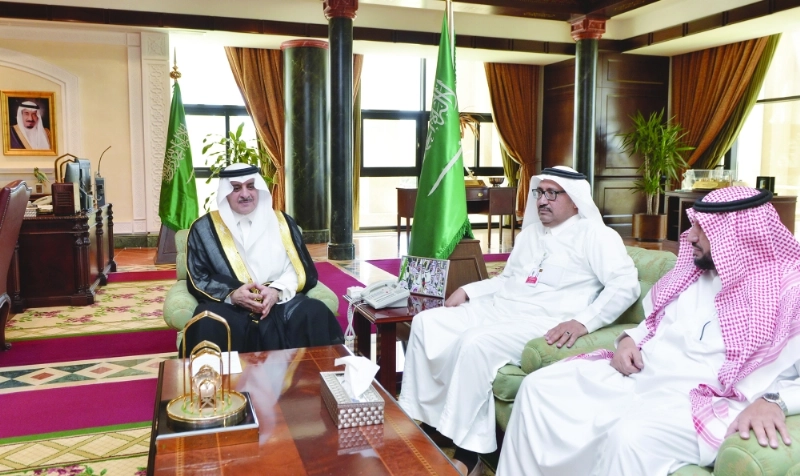 فهد بن سلطان مستقبلا المؤسسين (مكة)