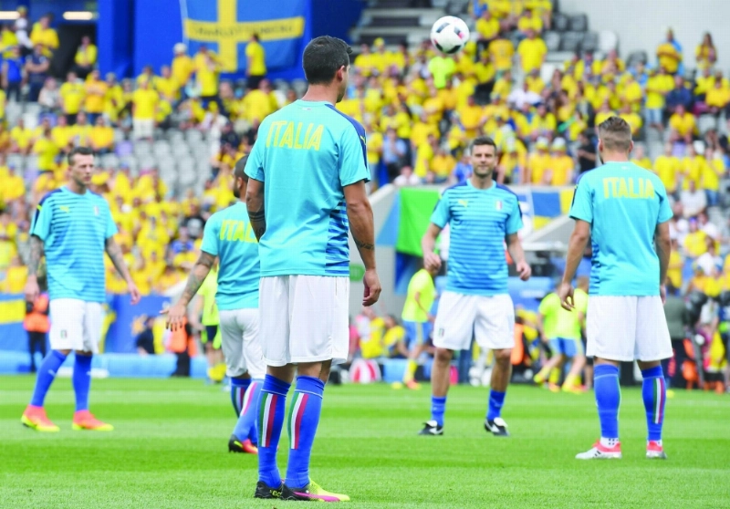 منتخب إيطاليا حسم تأهله مبكرا (أ ف ب)